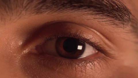 Mans Eye Close Pupil Changing Size Stock-Footage 112951823