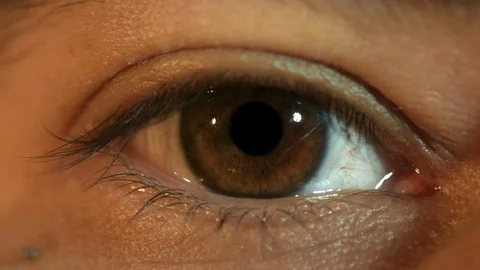 Man's eye iris contracting Stock Footage 101793145