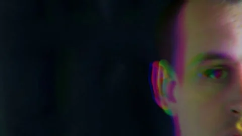 The man's face, distorted with random characters. Concept: a glitch in the Vídeo Stock 76553048