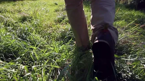 Man's feet walking on the grass Stock-Footage 47175924