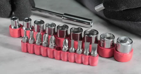 Mans hand assembling screwdriver set 스톡 동영상 142487298