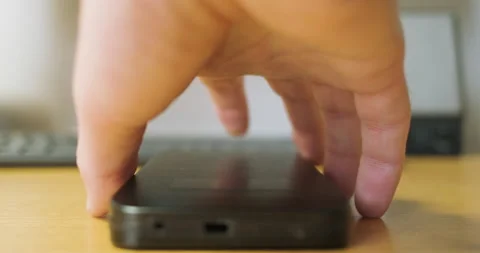 Man's hand dismantles computer external hard drive. Raises cover of HDD pocket Vidéo 198324885