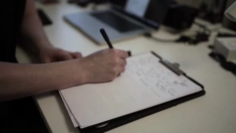 Mans Hand Holding a Pen While Writing on a Notebook. Journaling his thought.. Vídeo Stock 306069276