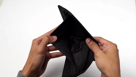A man's hand holds an empty wallet that has no money in it. wallet for mone.. 库存影片 272390653