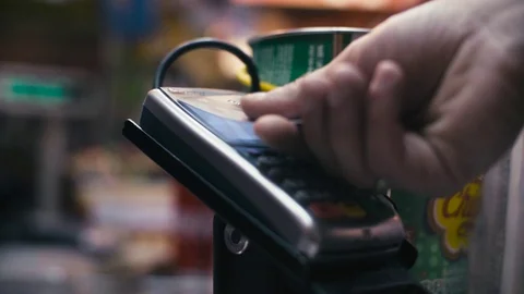 Man's hand inserting card in card payment terminal Stockbeeldmateriaal 80171632