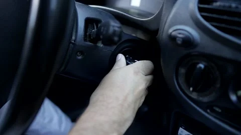 A man's hand inserts a key into the ignition Vídeo Stock 171675515