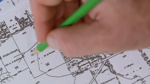  man's hand  marks place with a pencil on a map Stock-Footage 78252903