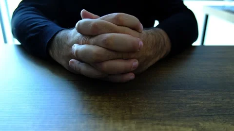 A man’s hand putting on and taking off a ring Stockbeeldmateriaal 292035365