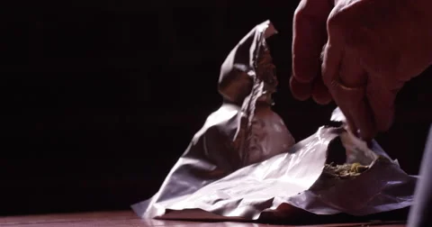 Man's hand removing leaf hops from packet 動画素材 61503092