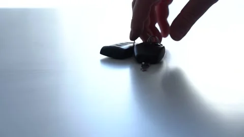 A man's hand takes the keys to the car from the white table. Close-up. 스톡 동영상 157500376