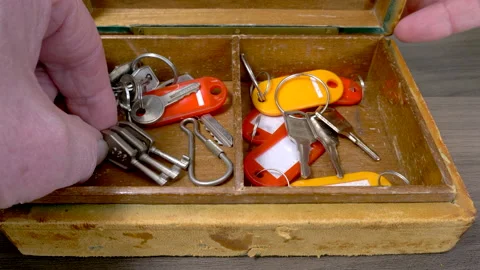 Man's hand taking keys from an old leather covered box. Stock-Footage 151378201