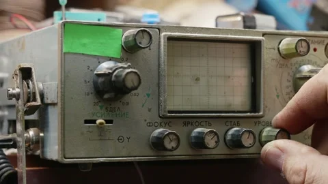 Man's hand turns knobs on old machine with a display. Old technologies in modern 스톡 동영상 151470820