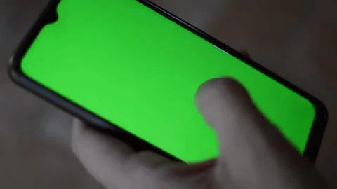 Man's hand using iphone with green screen Video stock 200821377