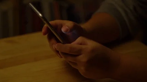 A man's hand using a smartphone 動画素材 83426006