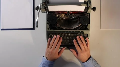 Mans hands adjusting white paper and preparing to type on an old retro 스톡 동영상 322166971