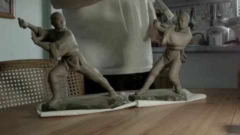 Mans hands cleaning ceramic chinese kung fu ornaments. Not B&amp;W Vidéo 72938695