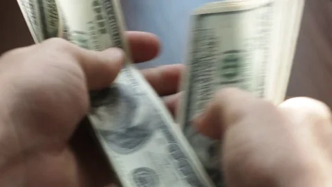 Man's hands counting hundred dollar bills 스톡 동영상 81133657