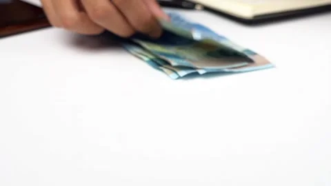 Man's hands counting money, close up. Concept of financial wealth, saving m.. 库存影片 272390704