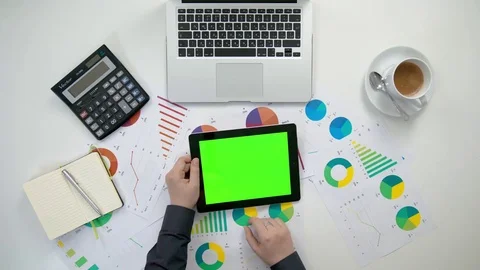 A Man's Hands Holding an i-Pad with a Green Screen 스톡 동영상 84296232