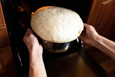 Man's hands kneading dough for bread in the oven with sourdough and heat Foto stock