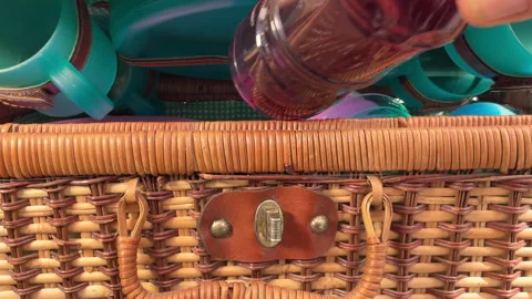 A man’s hands opening a wicker picnic basket to remove a bottle of juice drink. Stock-Footage 281844669