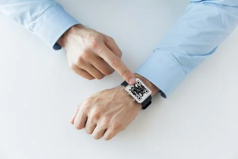 Man's hands with qr code on smart watch 库存照片