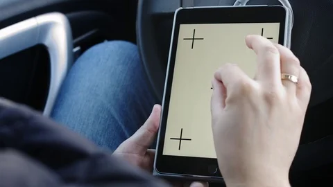 Mans hands using tablet with screen template. Vídeos de archivo 73780237