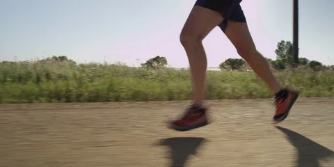 Man's Legs Running On Trail Vídeo Stock 105924935