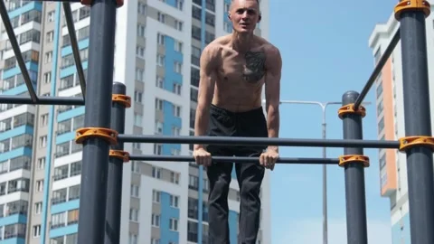 Man's outdoor workout in summer Video stock 160826534