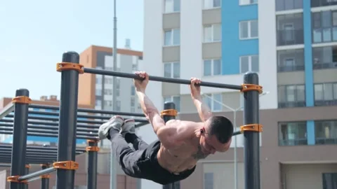 Man's outdoor workout in summer 库存影片 160826745