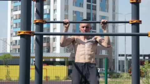 Man's outdoor workout in summer Video stock 160827622
