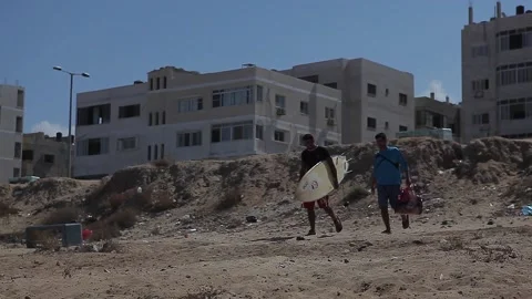 Mans taking the surfboard and walking to the beach Stock Footage 148623666