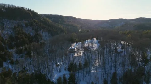 Mansion House Below Devil’s Pulpit in Winter Sun, Caledon Ontario Stock Footage 333488038