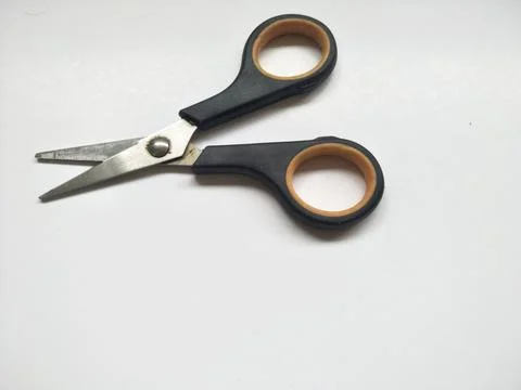A manual cutting tool used for cutting thin materials such as paper, rope o.. 스톡 사진