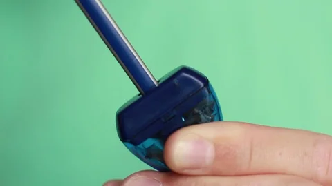 Manual pencil sharpener closeup 動画素材 76792278