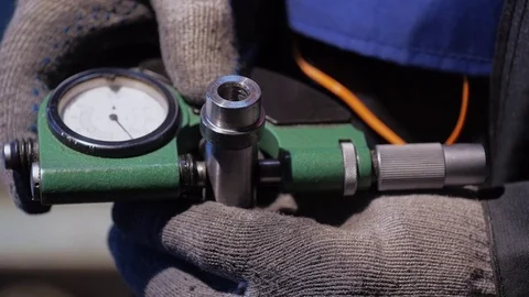 Manual precision checking of parts 動画素材 74773996