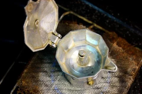 Manual tools for processing a cup of coffee, ranging from coffee cups, mocha  Stock-Fotos