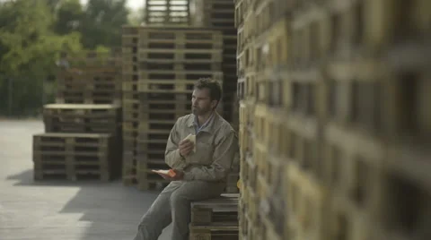 Manual worker having a lunch break; Full HD Photo JPEG Video stock 40758127