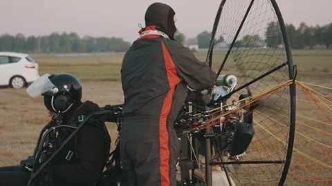 Manually starting engine by start rope Vidéo 152950022