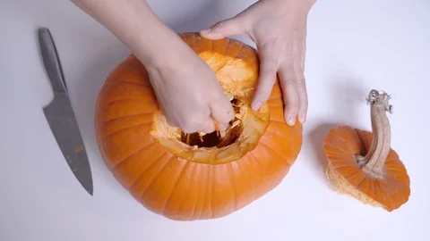 Manufacturing instructions for jack-o-lantern from the pumpkin. Halloween par Video stock 120202931