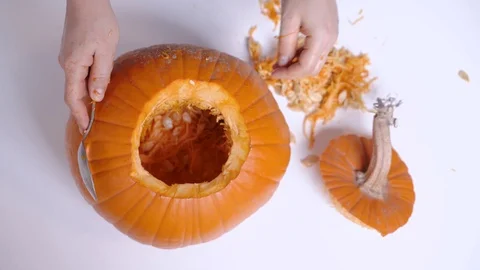Manufacturing instructions for jack-o-lantern from the pumpkin. Video stock 120951015