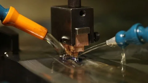 Manufacturing process shapes metal by creating sparks from EDM machine Vídeo Stock 108425543