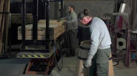 Manufacturing wine barrels Video stock 56916485