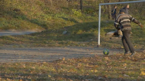 ManWithBallBack 1 스톡 동영상 165396252