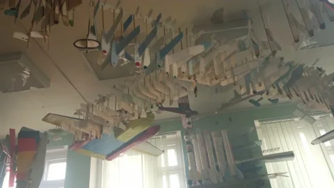 Many aircraft models in the workshop 库存影片 171010406