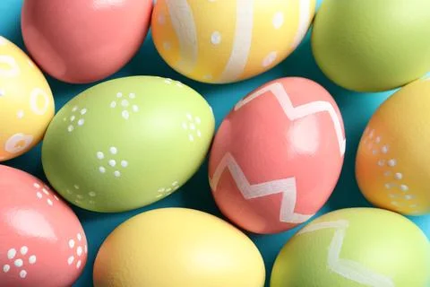 Many beautiful painted Easter eggs as background, top view 스톡 사진