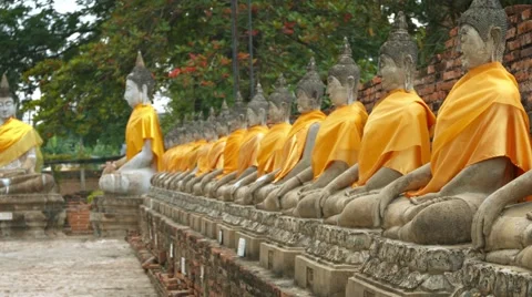Many Buddha Statues outside a Temple in Southeast Asia 库存影片 57643275