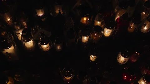 Many candles burning on the grave. Video stock 233970193