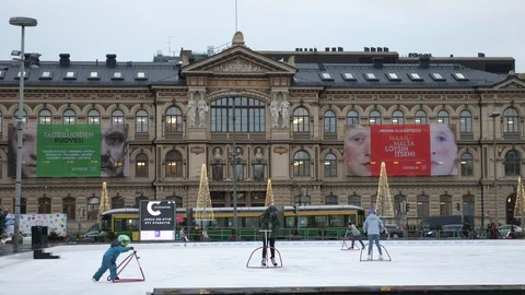Many children skating on a big square at a historic house in Helsinki in winter Stock-Footage 122820096