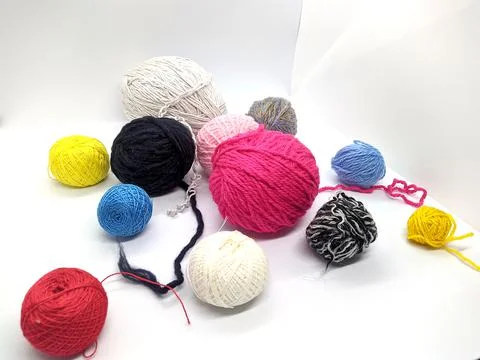 Many colored balls of thread. many colored balls of thread on a white backgro Foto stock